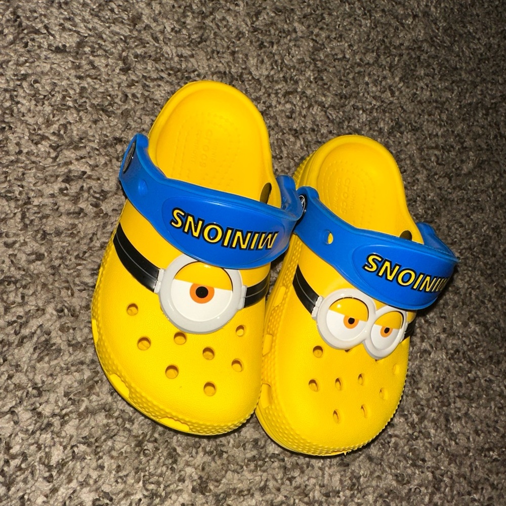 Toddler boys minion crocs 8c